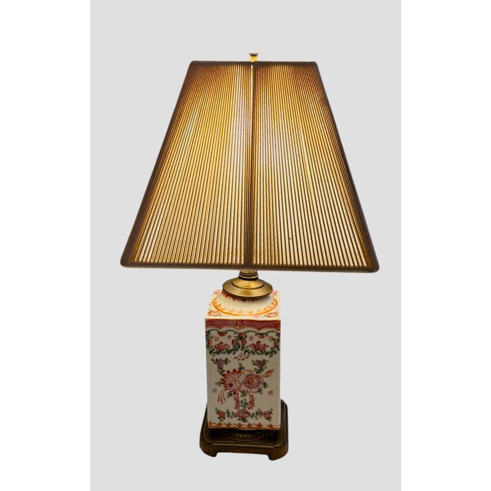 Vintage Chinoiserie 17 1/2” Table Lamp Famille Rose Porcelain Brass Base